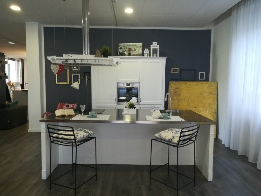 Cucina piccola con isola