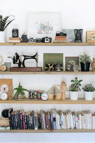 Disporre le decorazioni nella libreria