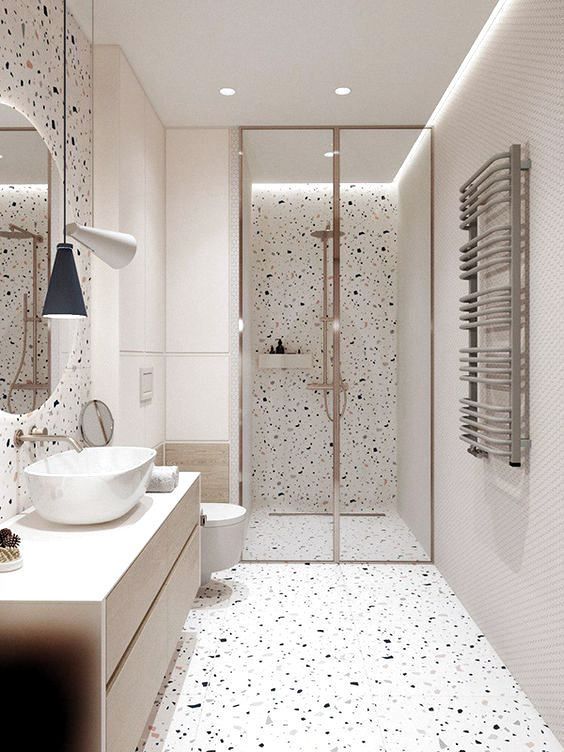 Esempio di bagno piccolo lungo e stretto