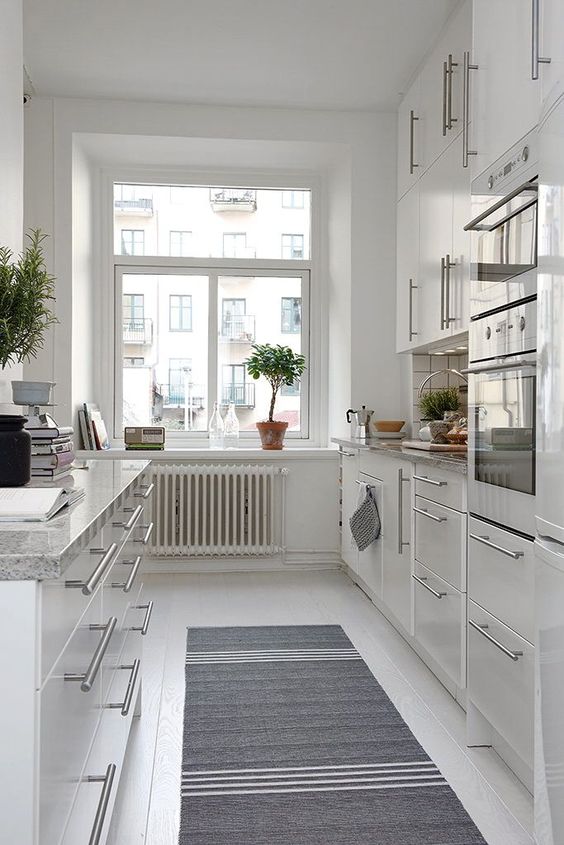 Esempio cucina lunga e stretta