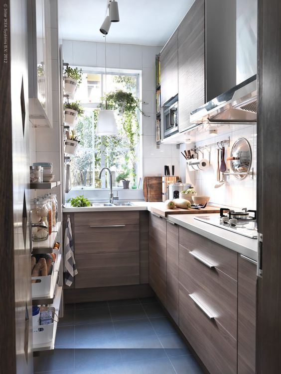 cucina ad angolo lunga e stretta