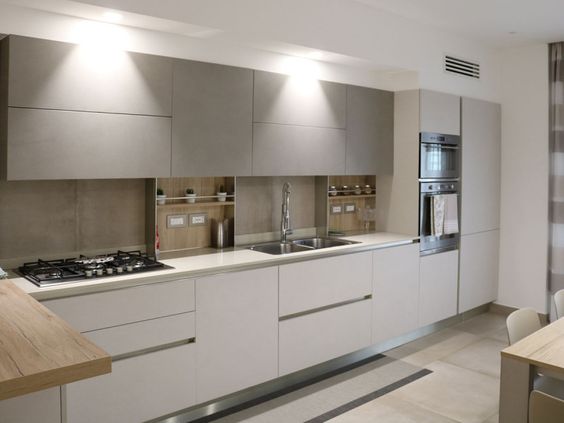 Cucina in linea grande