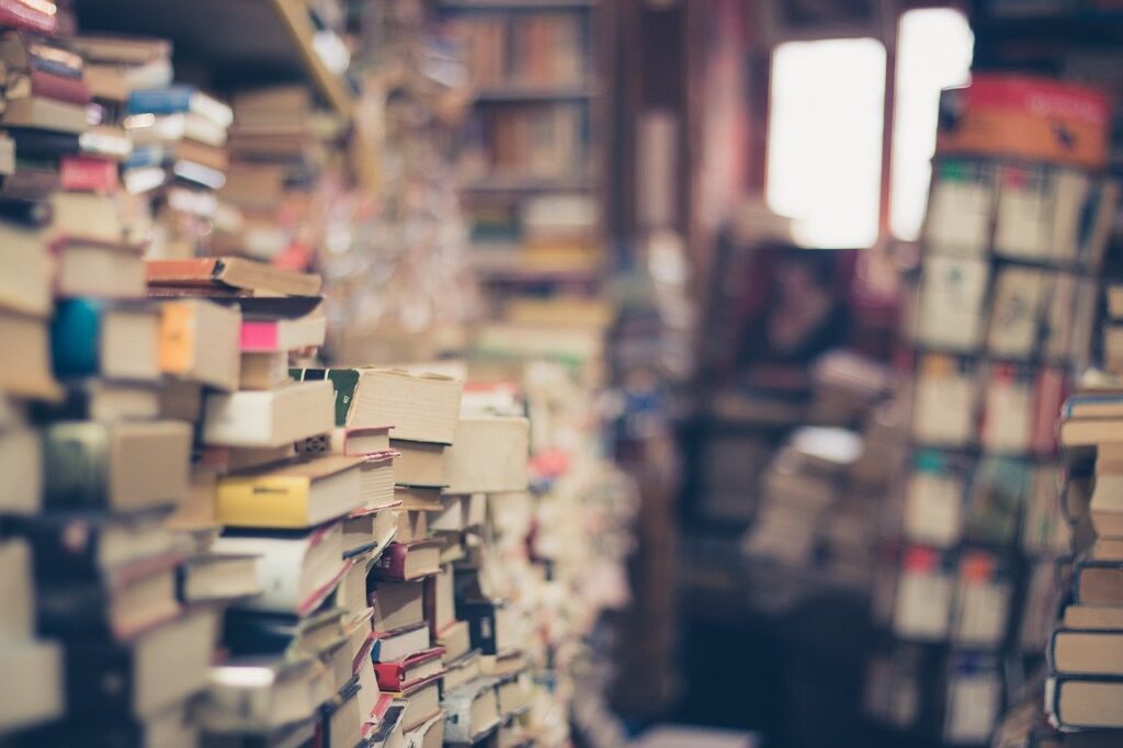 Tanti libri: primo stp su come organizzare la libreria è suddividerli per tipo