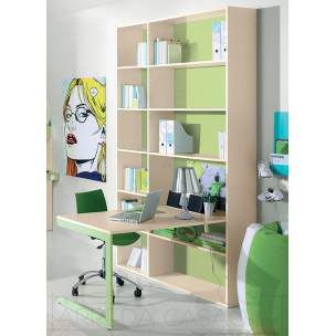 Esempio di scrivania con libreria vicina