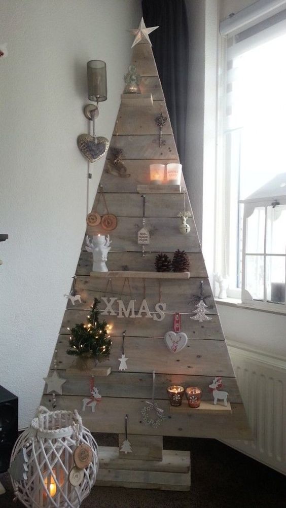 riciclo legno di pallet per realizzare albero di natale