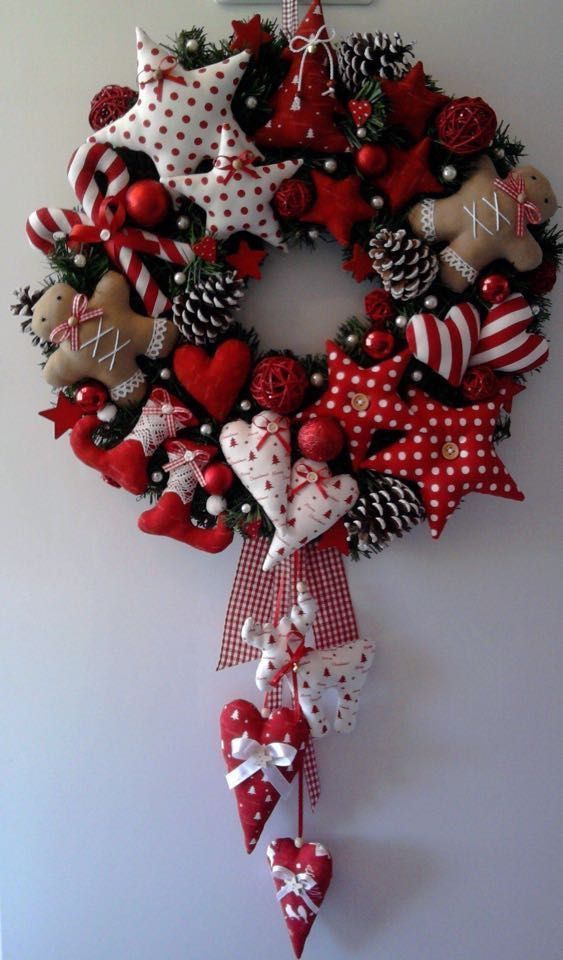 come decorare la casa per Natale con la ghirlanda