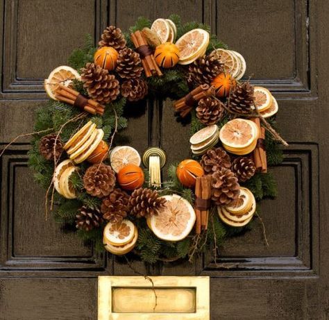 decorare la porta di casa a Natale