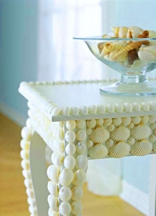 Rivestire un tavolino con le conchiglie