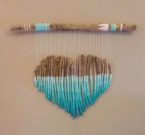 Decorazione a cuore per parete in legno