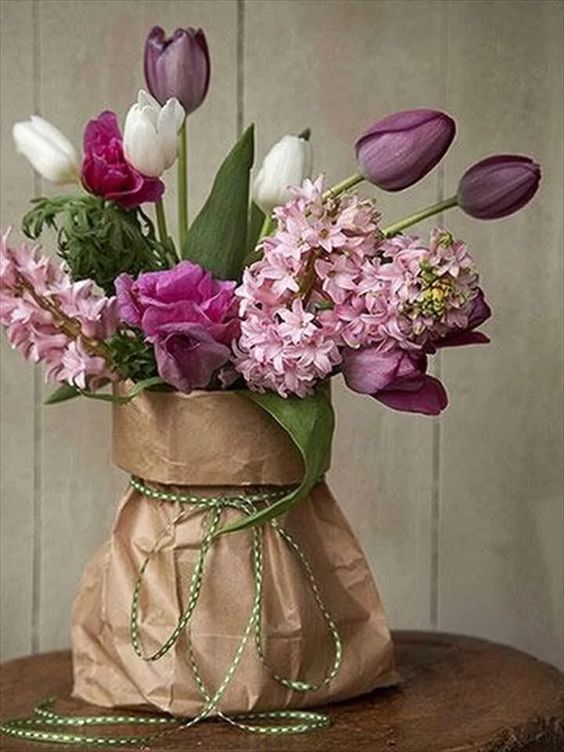 composizione di fiori freschi per realizzare un centrotavola