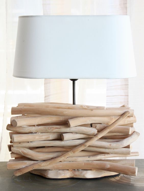 lampada con legni di mare