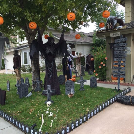 creare un cimitero nel giardino per halloween