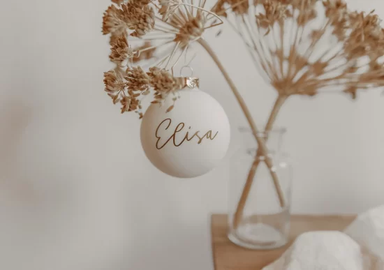 decorare a mano le palline di natale