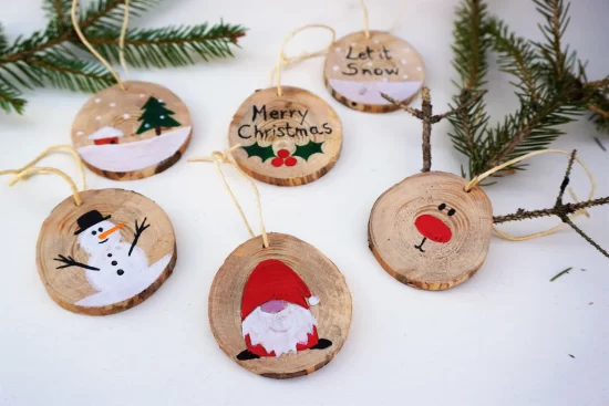 palline di natale per l'albero in legno