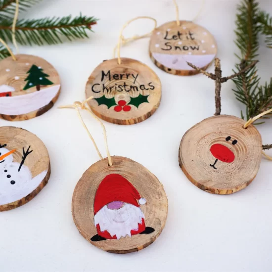palline di natale per l'albero in legno