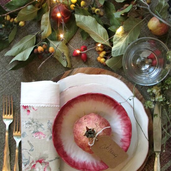 idee per decorare la tavola con i melograni